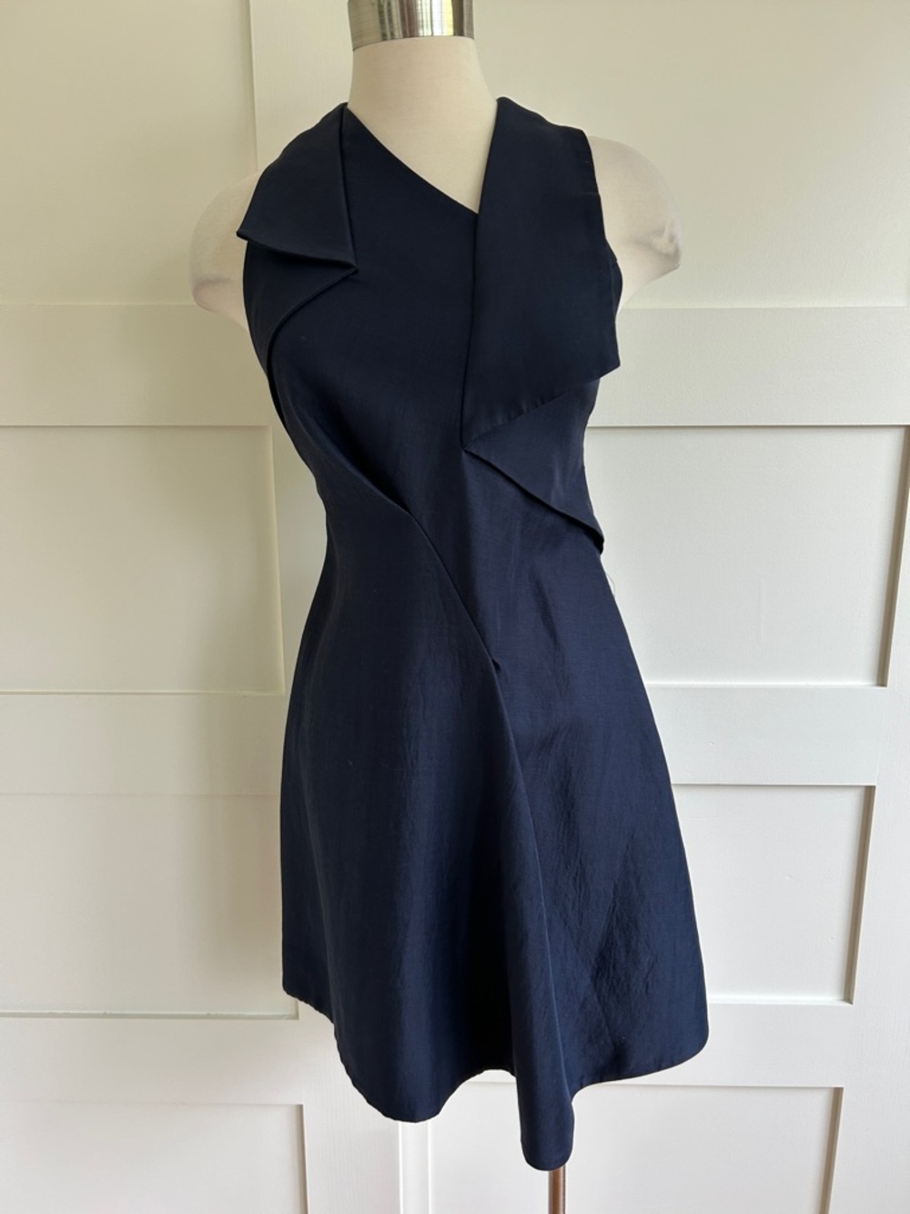 ACLER-navy sleeveless dress with large collar and sash